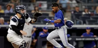 Blue Jays continue closing gap on playoff spot with another win over Yankees | CBC Sports