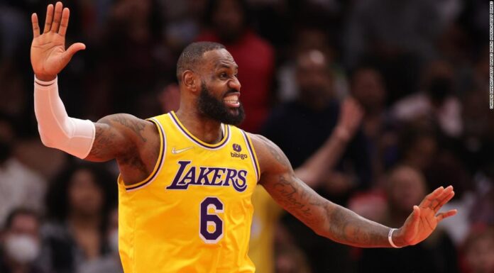 Los Angeles Lakers beat the Houston Rockets.