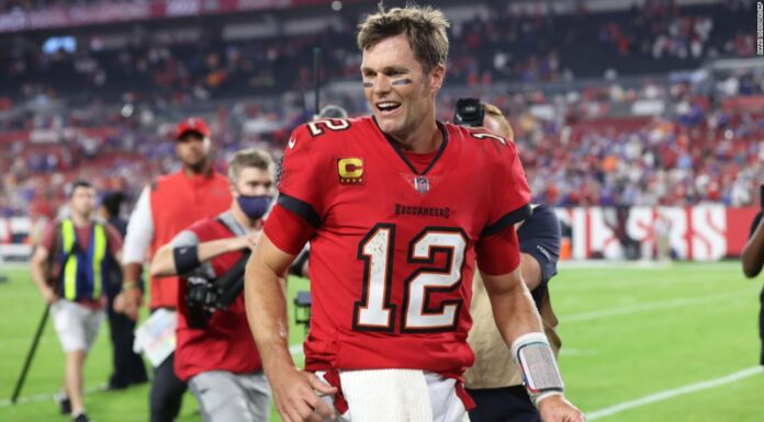 Tom Brady makes history in the Bucs' 33-27 against the Bills.