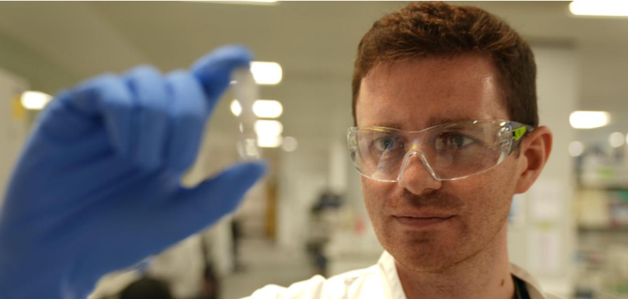 UK starts first vaccine trial, eight weeks into Ebola emergency UK starts first vaccine trial, eight weeks into Ebola emergency