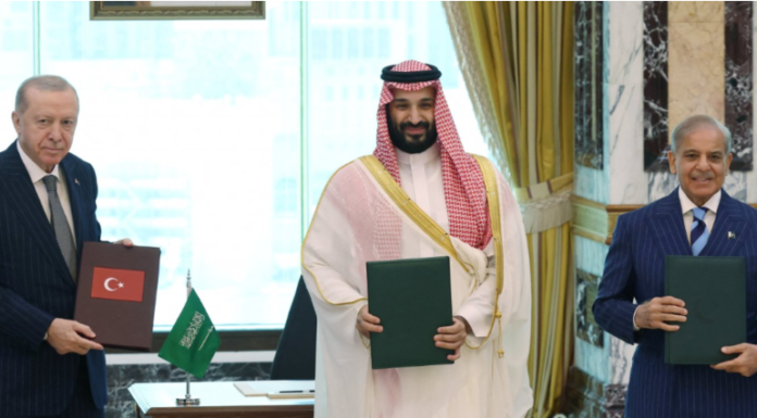 Saudi Arabia, Turkey and Pakistan sign defence agreement Saudi Arabia, Turkey and Pakistan sign defence agreement